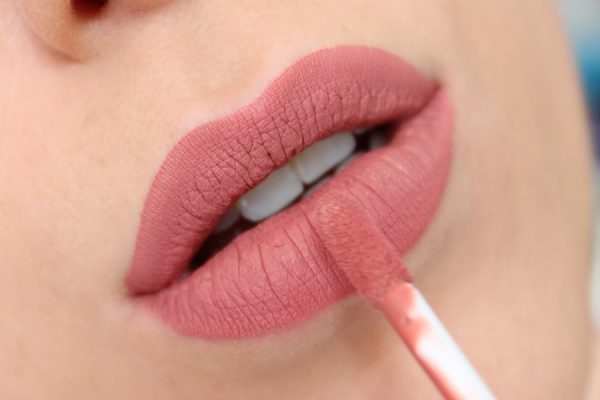 Tips Menggunakan Lipstik Maybelline Saat Sibuk