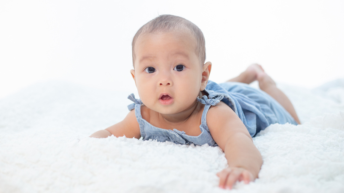 Proses Tumbuh Kembang Bayi dari 0–12 Bulan: Tahap demi Tahap
